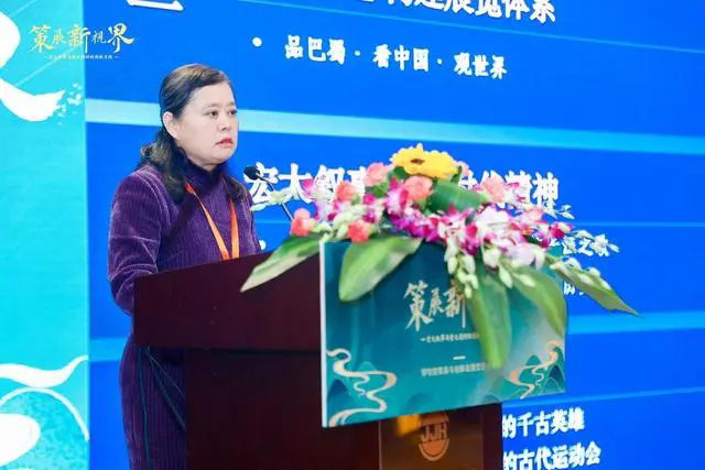 四川博物院副院長、研究館員謝丹