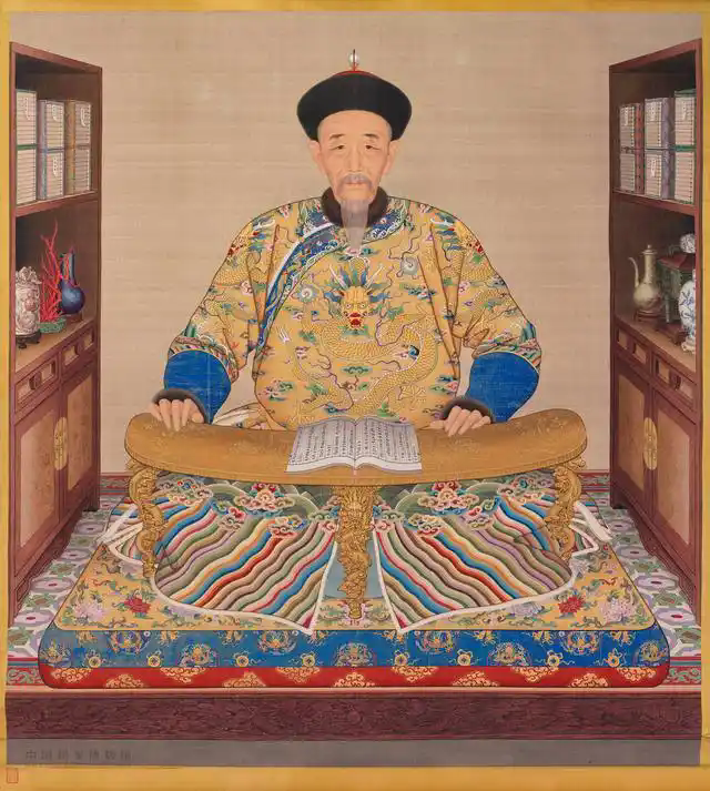 清康熙書(shū)房坐像(國(guó)家博物館供圖)克里克展柜 清康熙書(shū)房坐像(國(guó)家博物館供圖)克里克展柜